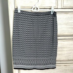 Max Studio Skirt Small Black and White